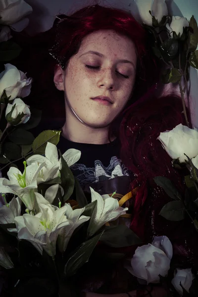 Girl lying in water — Stock Photo, Image