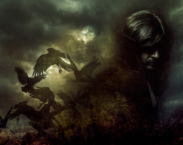 Мужчина с длинными волосами и черным пальто
