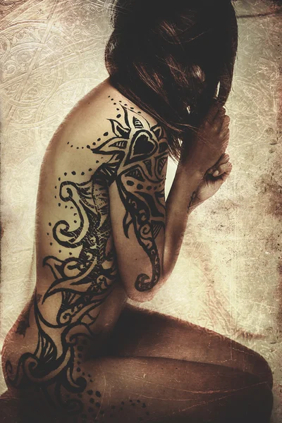 Latin woman with tattoos on the skin — Stock Photo, Image