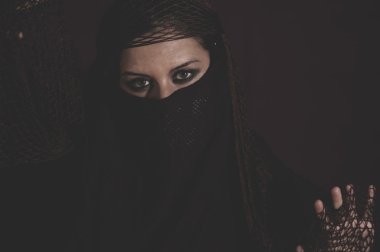 Geleneksel İslam peçe kadında