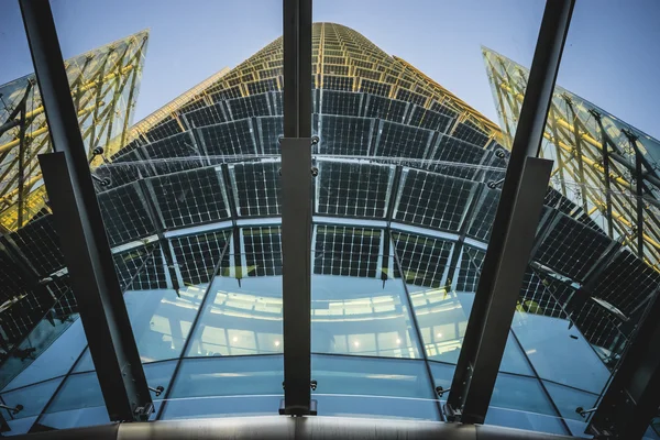 Construção de cristal moderno corporativo — Fotografia de Stock