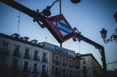 Opera Metro İstasyonu