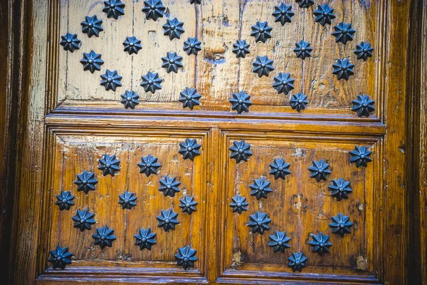 Old wooden door with carvings — Stock Photo, Image