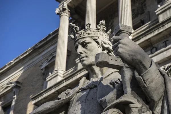 Escultura de Alfonso el Sabio, rey español —  Fotos de Stock