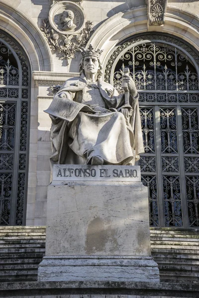 Scultura di Alfonso el Sabio, re spagnolo — Foto Stock