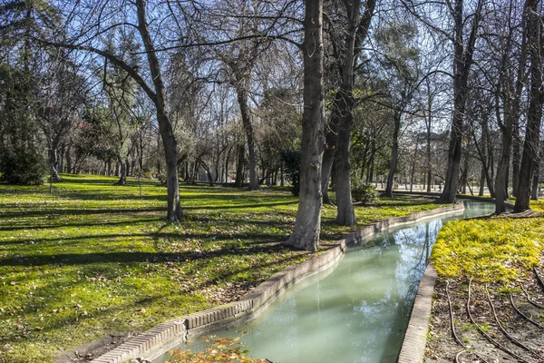 Via d'acqua nel parco del Retiro — Foto Stock