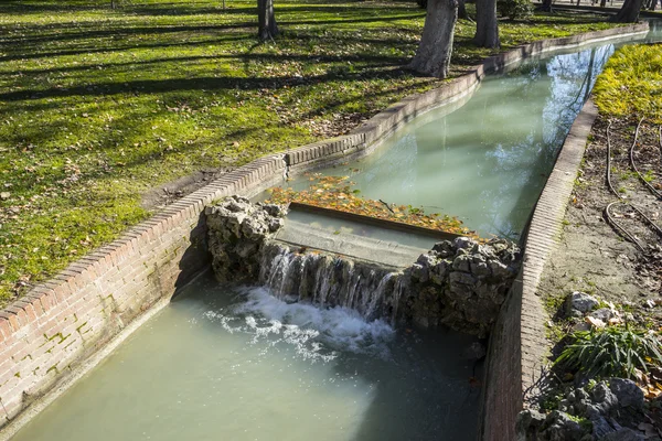 Binnenwateren in Parque del Retiro — Stockfoto