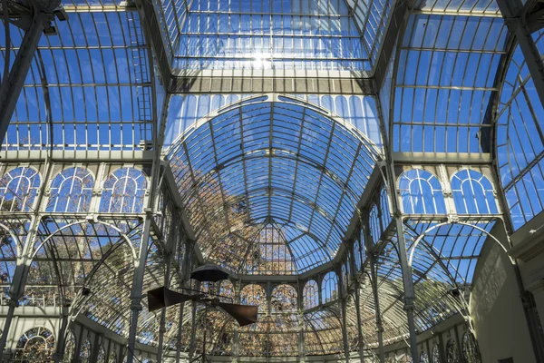 Palais de cristal dans le parc du Retiro — Photo