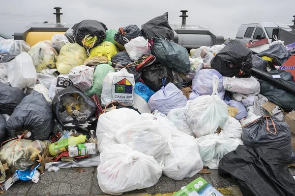 Sciopero della raccolta dei rifiuti urbani — Foto Stock