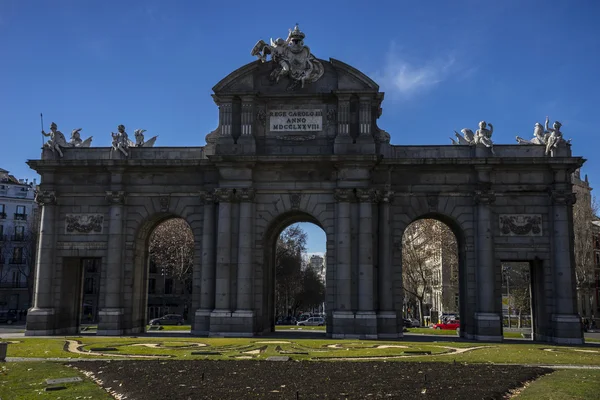 Puerta mítica alcala en Madrid — Foto de Stock