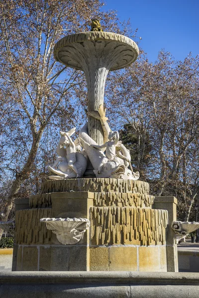 Classic fountain in the Retiro park — Stock Photo, Image