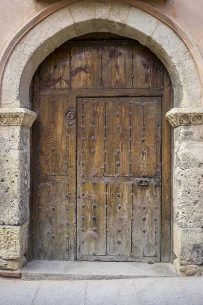 Vintage, medieval door Spanish city of Segovia. — Stock Photo, Image