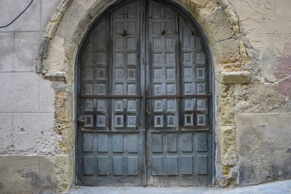 Medieval door Spanish city of Segovia. — Stock Photo, Image