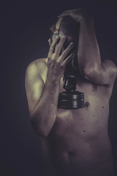 Nude man with gas mask — Stock Photo, Image