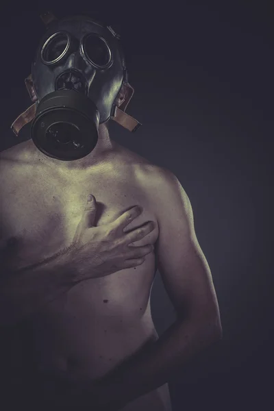 Nude man with gas mask — Stock Photo, Image