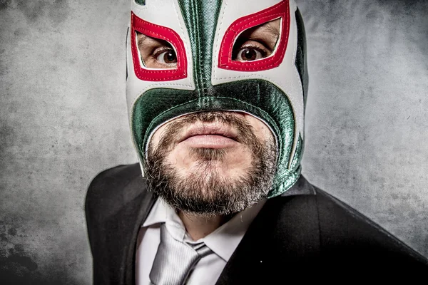 Zakenman met Mexicaanse worstelaar masker — Stockfoto