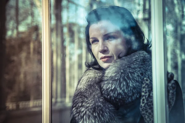 Russian woman in fur coat — Stock Photo, Image