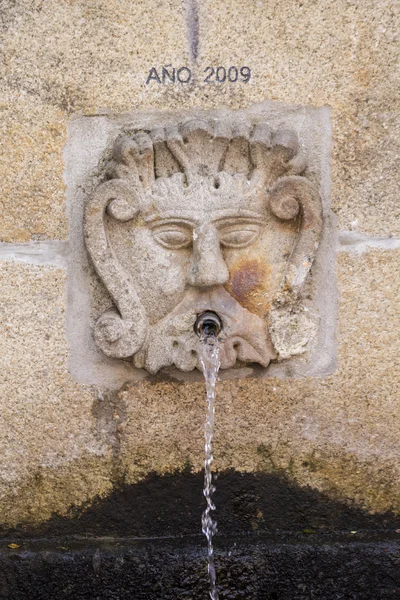 Waarnemend middeleeuwse fontein — Stockfoto