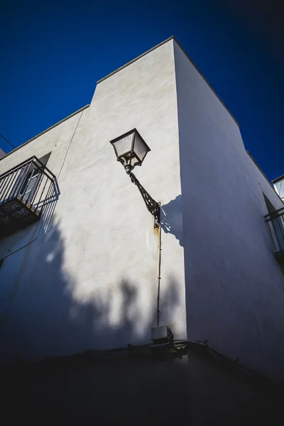 Casas antigas com lanterna vintage — Fotografia de Stock