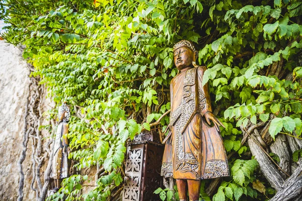 Autentické, dřevěné, asijské socha — Stock fotografie