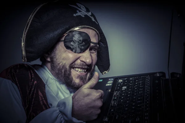 Datorsäkerhet med hacker pirat — Stockfoto