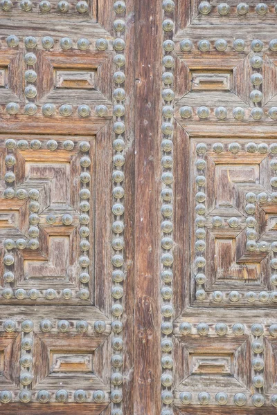 Vintage, oude houten deur Castiliaanse stijl in Toledo, Spanje — Stockfoto