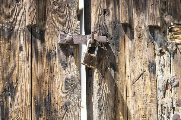 Vieille porte en bois style castillan à Tolède Espagne — Photo