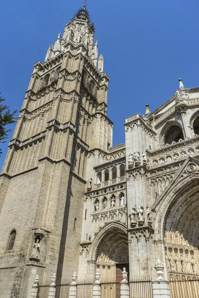 Facciata della cattedrale di Toledo — Foto Stock