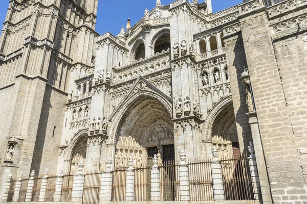 Facciata della cattedrale di Toledo — Foto Stock