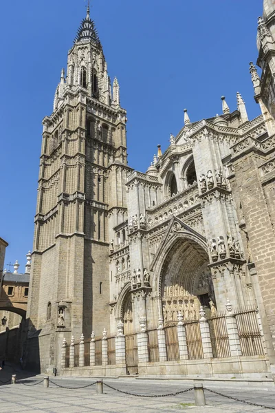 Facade of the cathedral of Toledo — Stock Photo, Image