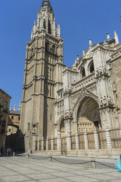 Fachada de la catedral de Toledo — Foto de Stock