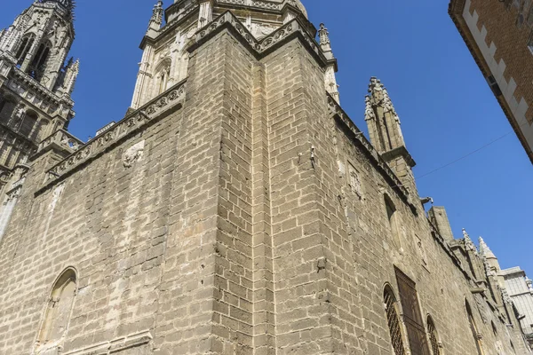 Fachada de la catedral de Toledo — Foto de Stock