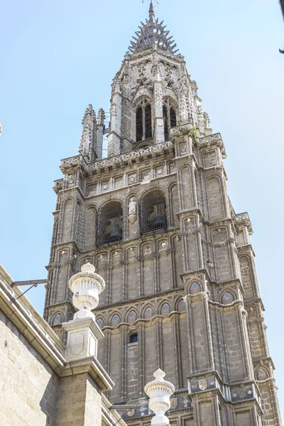 Fasaden av katedralen i Toledo — Stockfoto