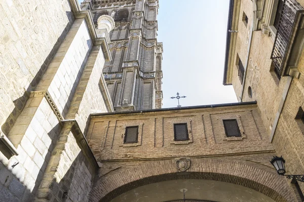 Facade of the cathedral of Toledo — Stock Photo, Image