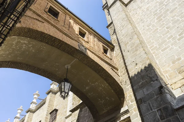 Fasaden av katedralen i Toledo — Stockfoto