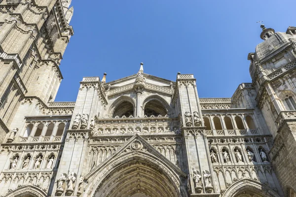 Facciata della cattedrale di Toledo — Foto Stock