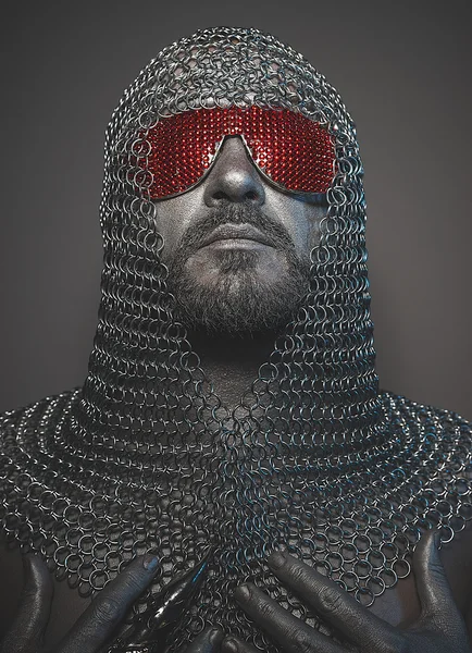 Medieval executioner in mesh iron rings on the head — Stock Photo, Image