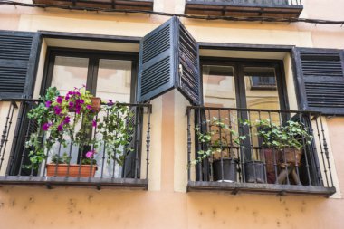 eski windows klasik bina