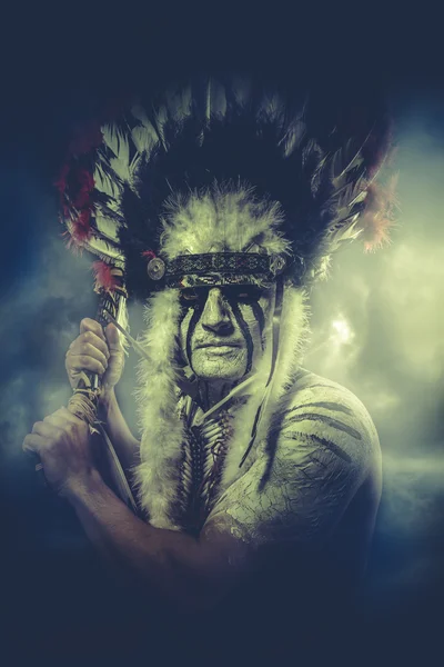 Indian warrior with feather headdress — Stock Photo, Image