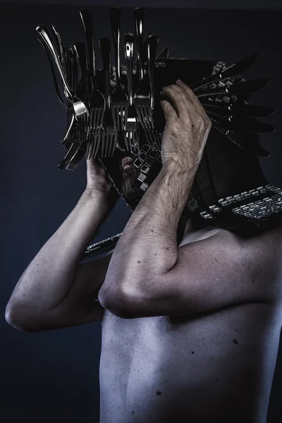 Man with a crown of forks and knives — Stok fotoğraf