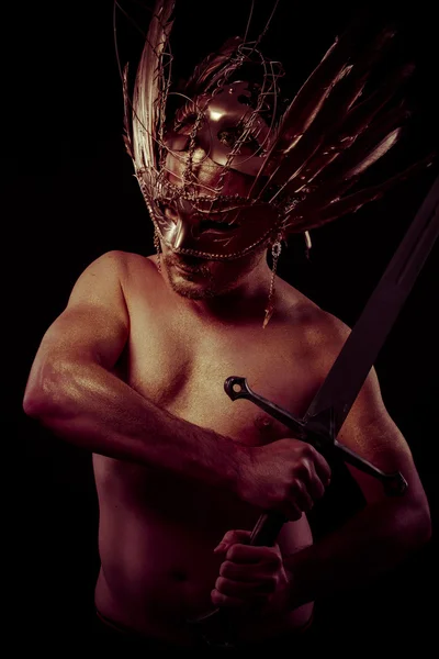 Guerreiro com máscara dourada — Fotografia de Stock