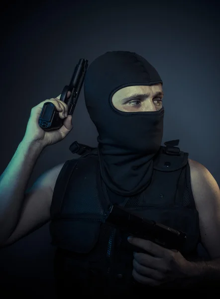 Terrorist mit Maschinengewehr — Stockfoto