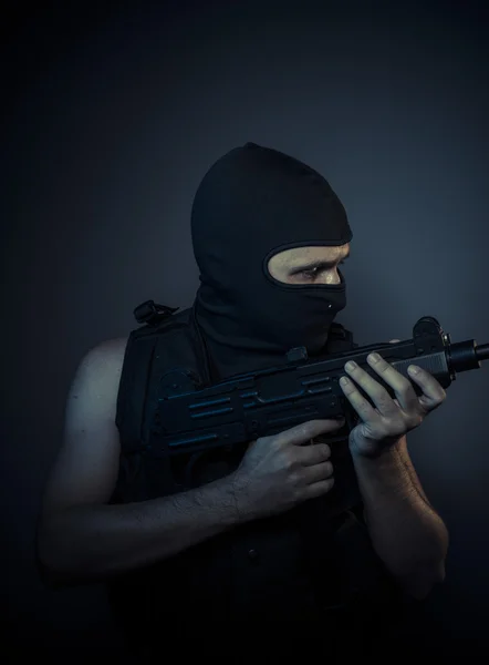 Terrorist carrying machine gun — Stock Photo, Image