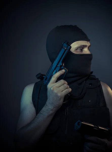 Terrorista com pistolas — Fotografia de Stock