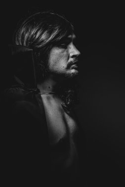 büyük siyah pelerin erkekte vampir