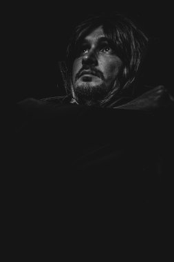 büyük siyah pelerin erkekte vampir