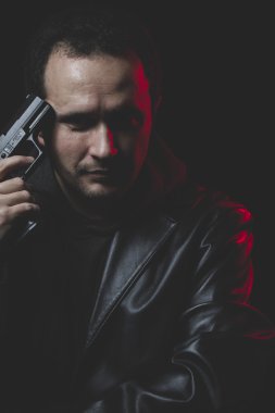 Adam intihar etmek niyetiyle