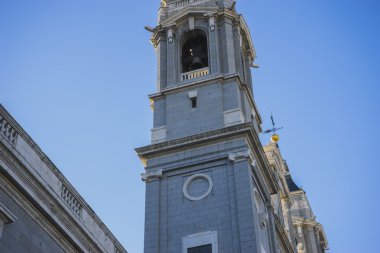 Çan Kulesi, Almudena Katedrali, Habsb bölgesinde yer