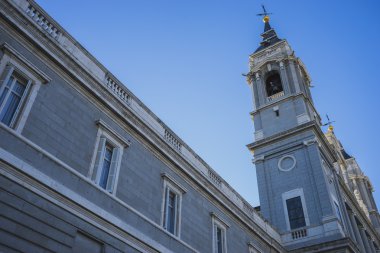 Çan Kulesi, Almudena Katedrali, Habsb bölgesinde yer