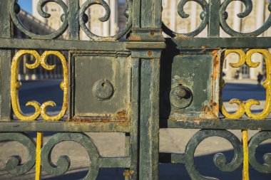 Iron gate, Madrid Kraliyet Sarayı, Ha bölgesinde yer